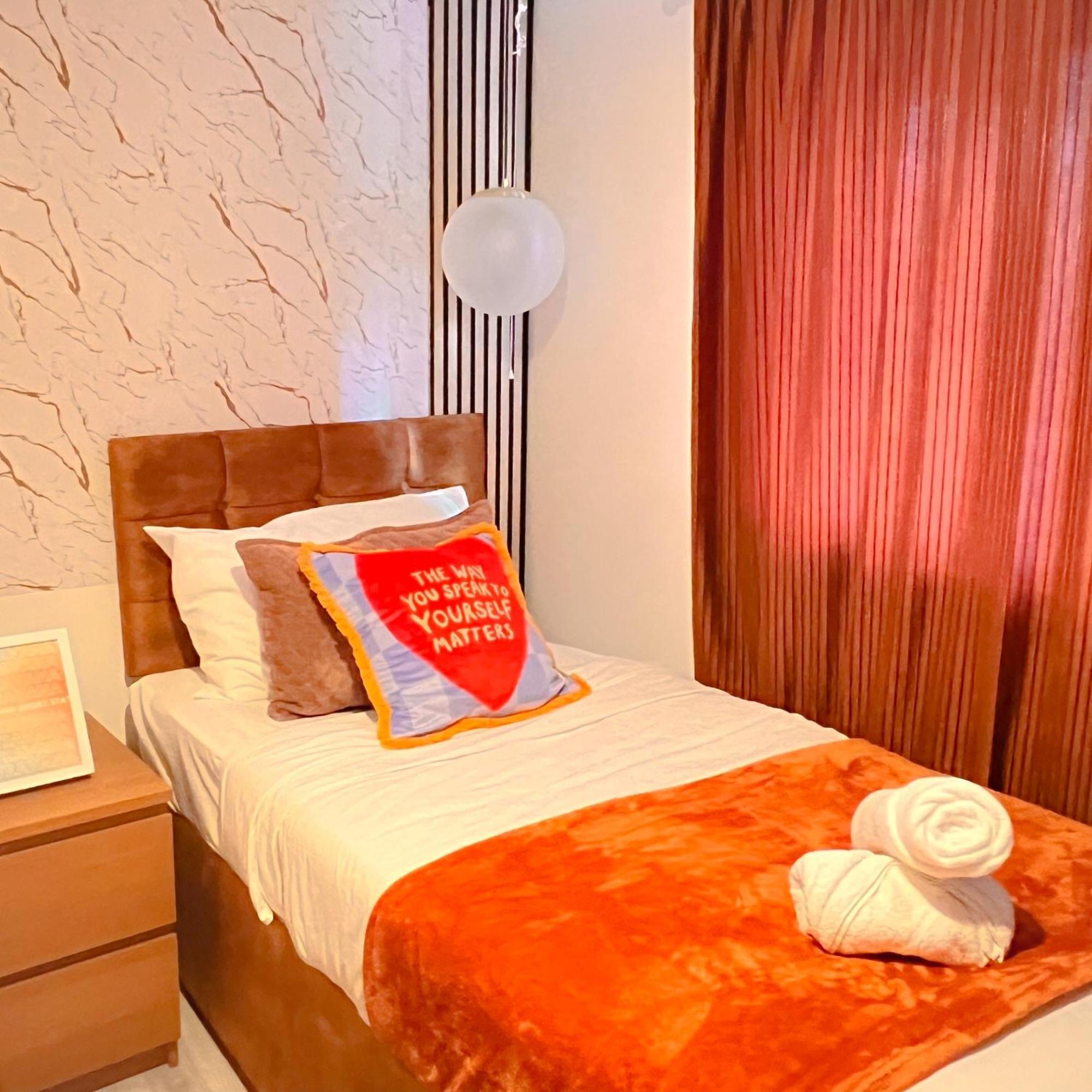 Luxe Smart Home - Basildon Serviced Accommodation - 7 Mins Walk To Basildon Town Centre, Hospital & Train Station Exteriör bild